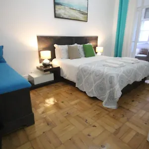 Ocean M1 R4 - Large Double With Shared Bathroom In Center Portugal